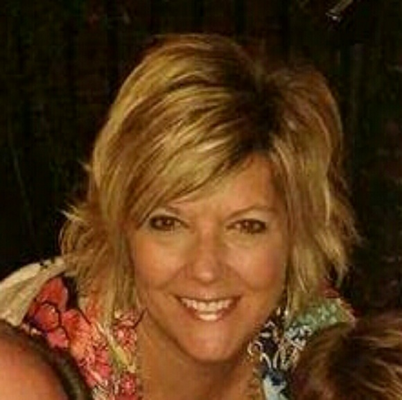 Meet your Posher, Sharon - Picture 1 of 2